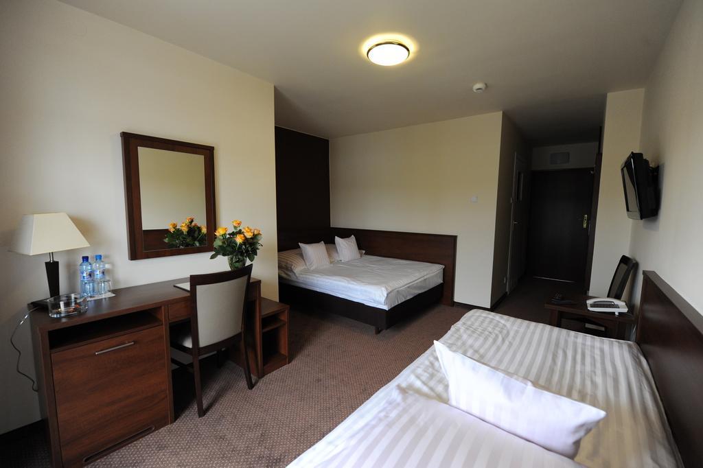 Hotel Kormoran Mierki Zewnętrze zdjęcie